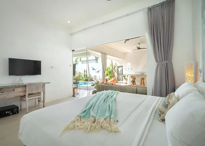 Gr888 - 3br Pool - Walk To And Eat Street Seminyak