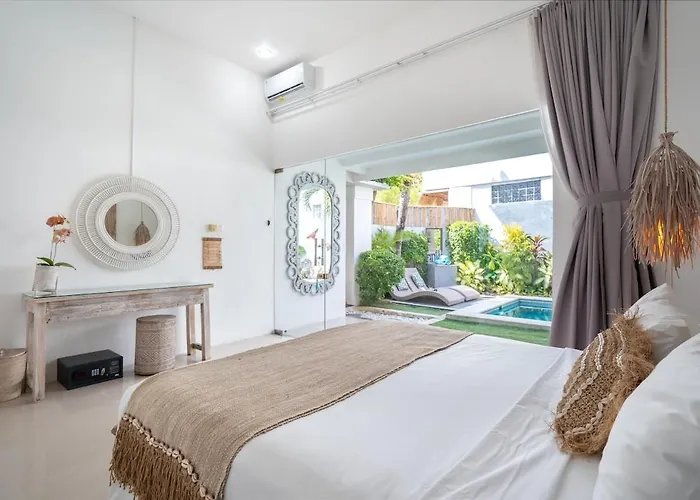 Gr888 - 3br Pool - Walk To And Eat Street Seminyak