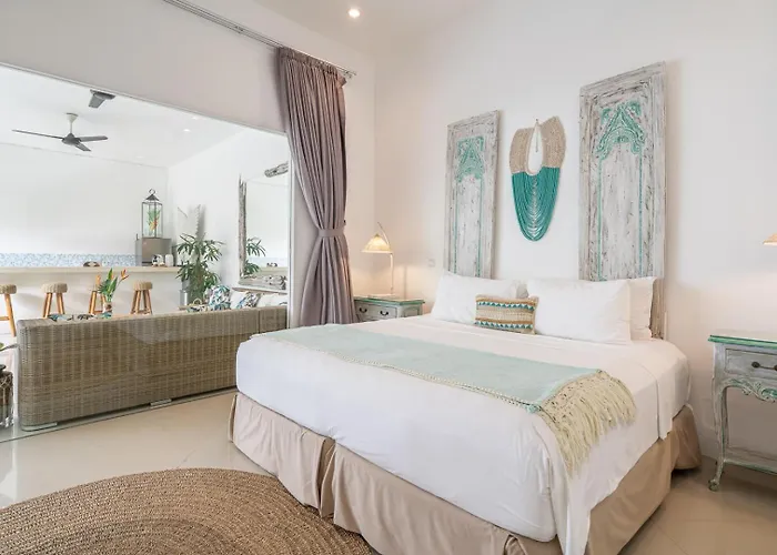 Villa Gr888 - 3br Pool - Walk To And Eat Street Seminyak