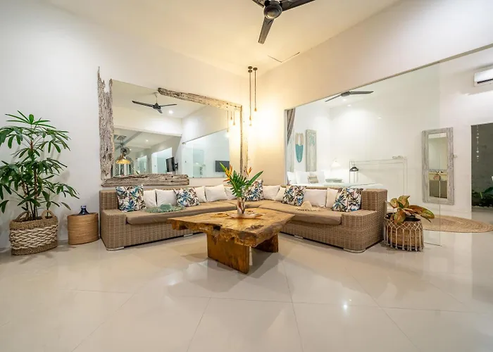 Gr888 - 3br Pool - Walk To And Eat Street Villa
