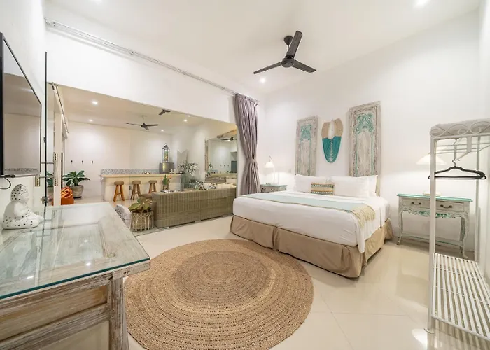 Gr888 - 3br Pool - Walk To And Eat Street Villa