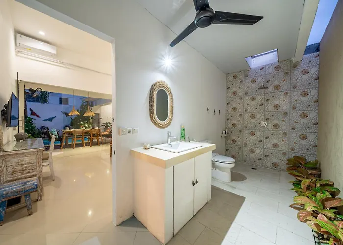 Gr888 - 3br Pool - Walk To And Eat Street Seminyak