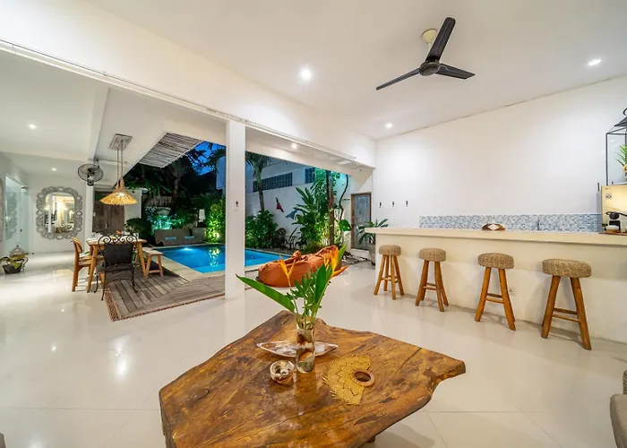 Gr888 - 3br Pool - Walk To And Eat Street Villa